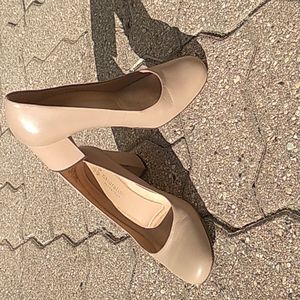 Naturalizer Whitney Shoes, size 6, in Beige